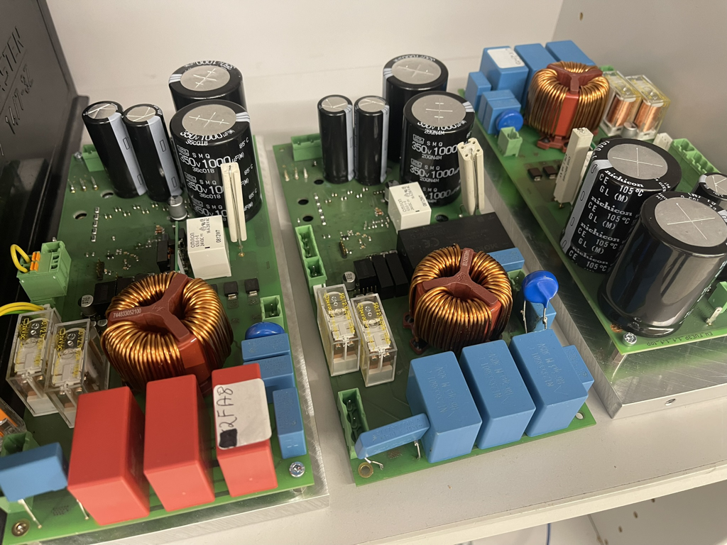 Labor: Bestückte Leistungselektronik-Module